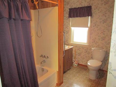 Large 4 Pc Bathroom