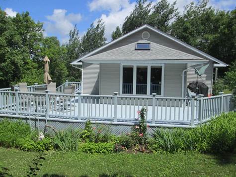 Huge Wraparound Deck